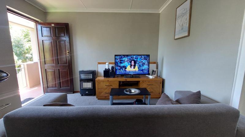 1 Bedroom Property for Sale in Oakglen Western Cape